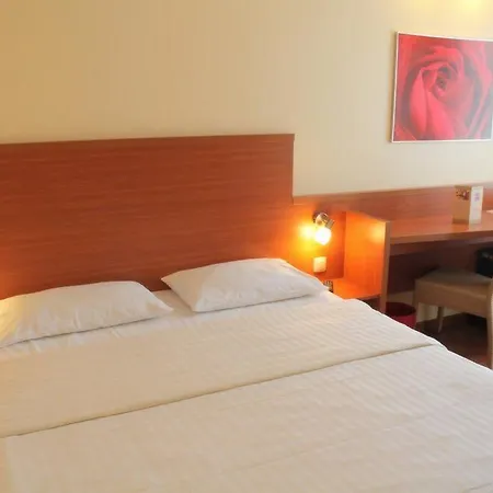 Hotel Star Zentrum, By Comfort 3*