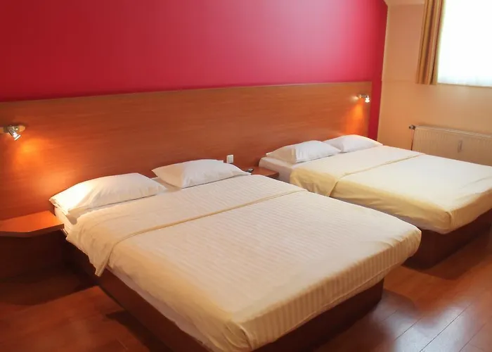Star Zentrum, By Comfort 호텔 3*